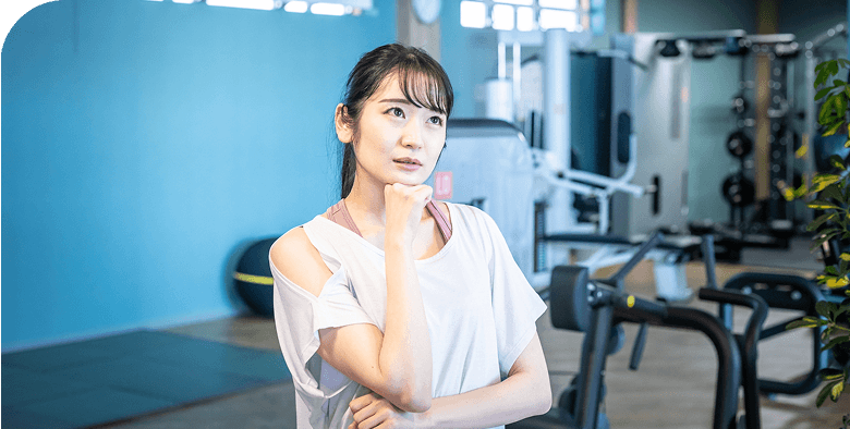 女性が悩んでる写真